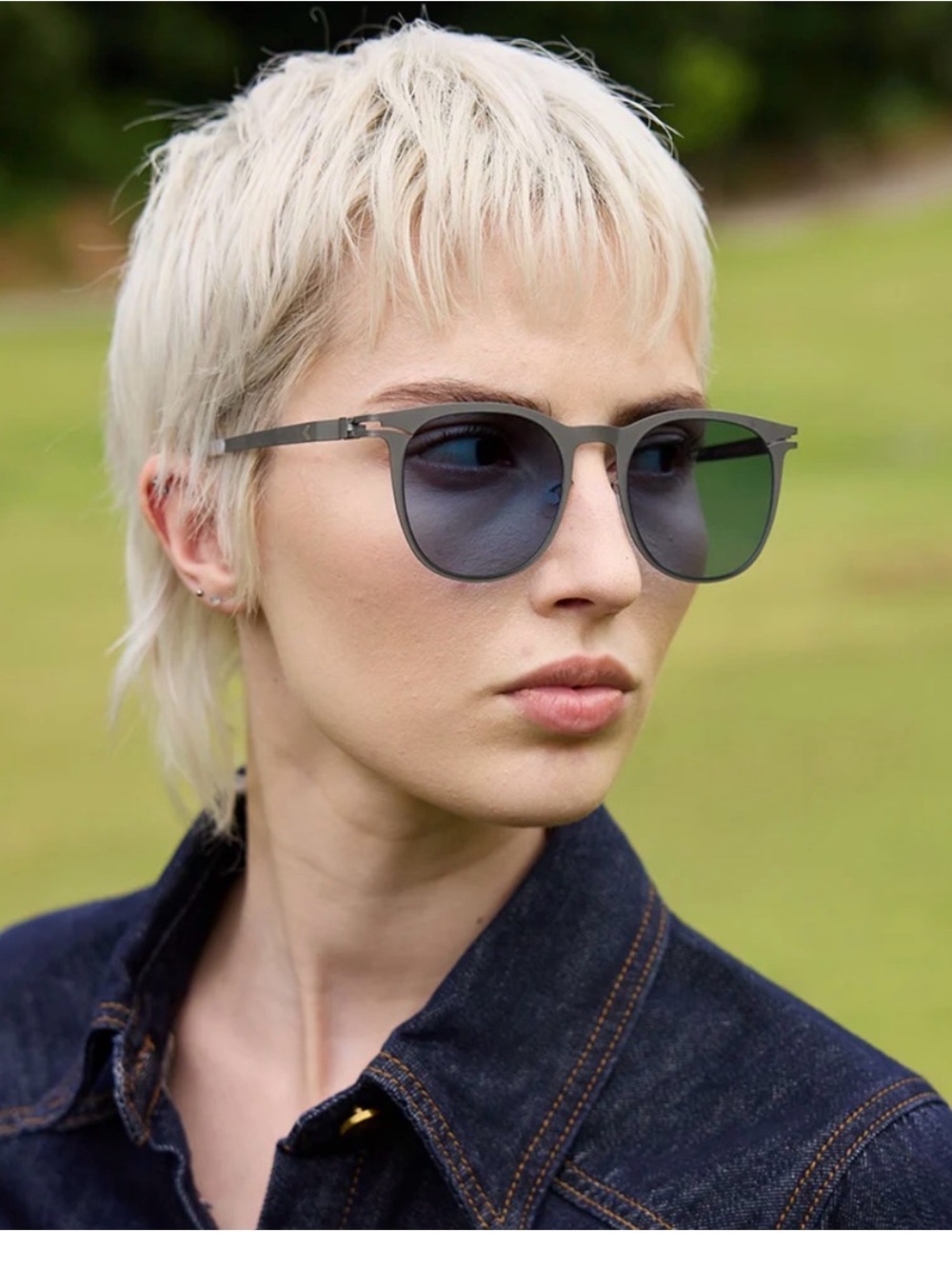 NWT MLiMLi Zero Blue Lens Sunglasses comes
with 2 cases